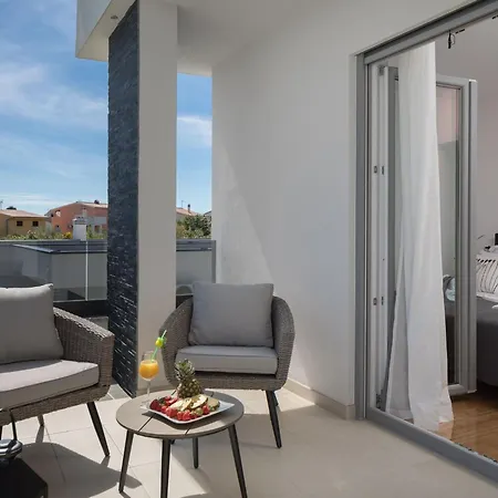 Ferienhaus Mit Privatpool Fuer 7 Personen Ca- 119 M² In Jadrija- Dalmatien - Gespanscha By Interhome *