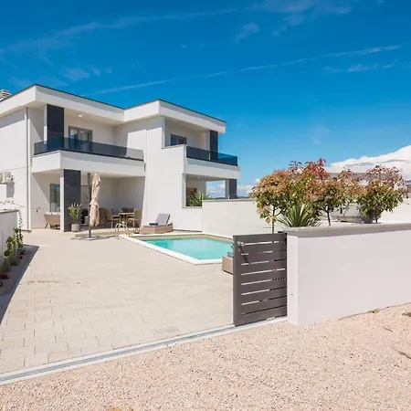 Ferienhaus Mit Privatpool Fuer 7 Personen Ca- 119 M² In Jadrija- Dalmatien - Gespanscha By Interhome *