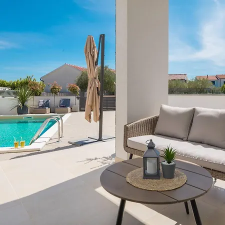 Ferienhaus Mit Privatpool Fuer 7 Personen Ca- 119 M² In Jadrija- Dalmatien - Gespanscha By Interhome