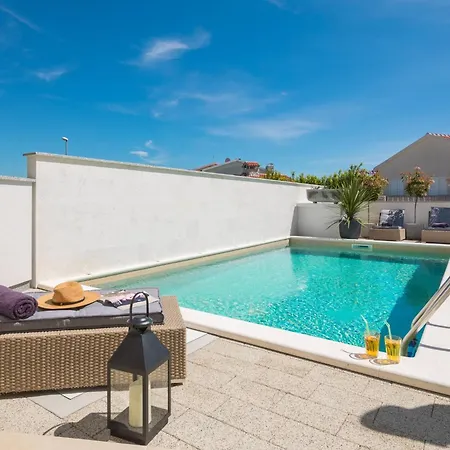 Casa vacanze Mit Privatpool Fuer 7 Personen Ca- 119 M² In Jadrija- Dalmatien - Gespanscha By Interhome *