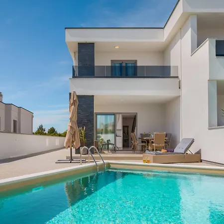 Mit Privatpool Fuer 7 Personen Ca- 119 M² In Jadrija- Dalmatien - Gespanscha By Interhome Casa vacanze