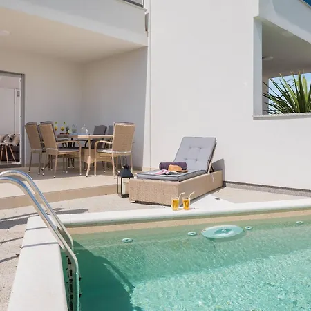 Casa vacanze Mit Privatpool Fuer 7 Personen Ca- 119 M² In Jadrija- Dalmatien - Gespanscha By Interhome