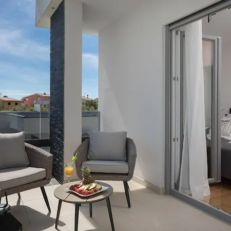 Mit Privatpool Fuer 7 Personen Ca- 119 M² In Jadrija- Dalmatien - Gespanscha By Interhome