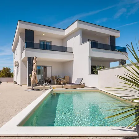Mit Privatpool Fuer 7 Personen Ca- 119 M² In Jadrija- Dalmatien - Gespanscha By Interhome *
