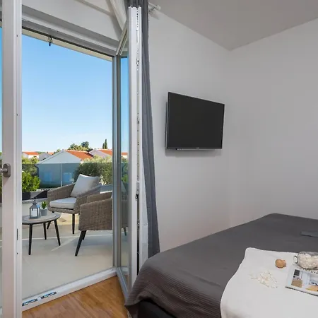 Casa vacanze Mit Privatpool Fuer 7 Personen Ca- 119 M² In Jadrija- Dalmatien - Gespanscha By Interhome