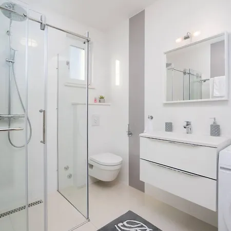 Mit Privatpool Fuer 7 Personen Ca- 119 M² In Jadrija- Dalmatien - Gespanscha By Interhome Jadrija