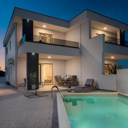 Mit Privatpool Fuer 7 Personen Ca- 119 M² In Jadrija- Dalmatien - Gespanscha By Interhome Jadrija