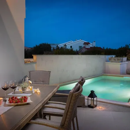 Mit Privatpool Fuer 7 Personen Ca- 119 M² In Jadrija- Dalmatien - Gespanscha By Interhome