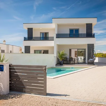 Mit Privatpool Fuer 7 Personen Ca- 119 M² In Jadrija- Dalmatien - Gespanscha By Interhome