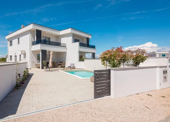 Casa vacanze Holiday Home Mit Privatpool Fuer 7 Personen Ca- 119 M² In Jadrija- Dalmatien - Gespanscha By Interhome *