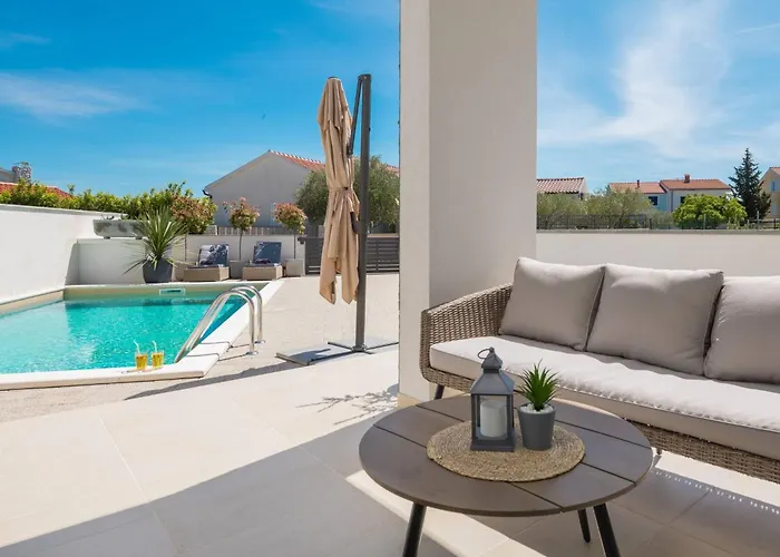 Ferienhaus Mit Privatpool Fuer 7 Personen Ca- 119 M² In Jadrija- Dalmatien - Gespanscha By Interhome