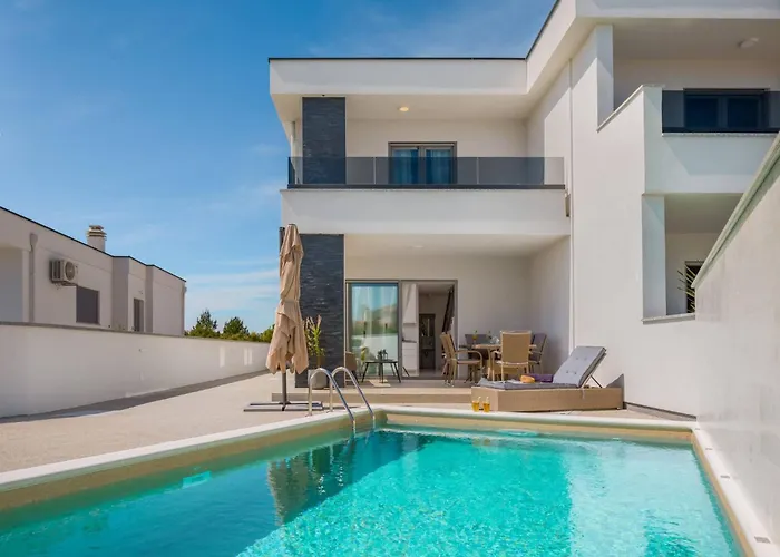 Holiday Home Mit Privatpool Fuer 7 Personen Ca- 119 M² In Jadrija- Dalmatien - Gespanscha By Interhome Casa vacanze