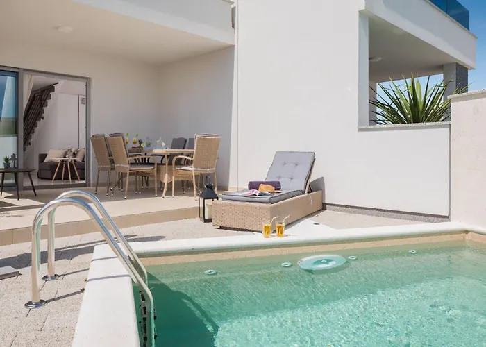 Casa vacanze Holiday Home Mit Privatpool Fuer 7 Personen Ca- 119 M² In Jadrija- Dalmatien - Gespanscha By Interhome