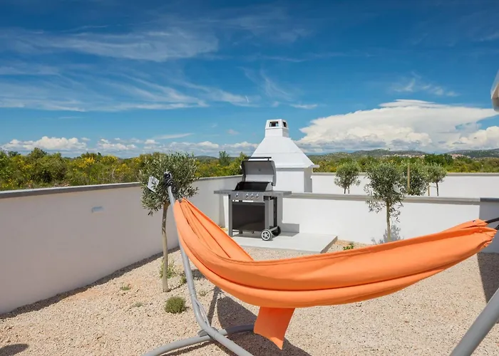 Mit Privatpool Fuer 7 Personen Ca- 119 M² In Jadrija- Dalmatien - Gespanscha By Interhome *