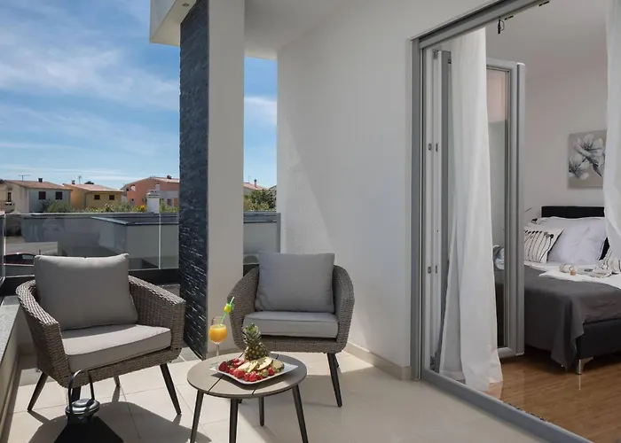 Holiday Home Mit Privatpool Fuer 7 Personen Ca- 119 M² In Jadrija- Dalmatien - Gespanscha By Interhome