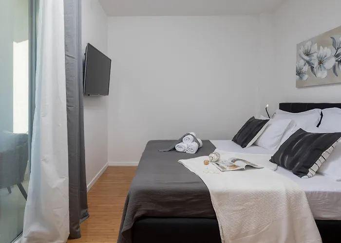 Ferienhaus Mit Privatpool Fuer 7 Personen Ca- 119 M² In Jadrija- Dalmatien - Gespanscha By Interhome