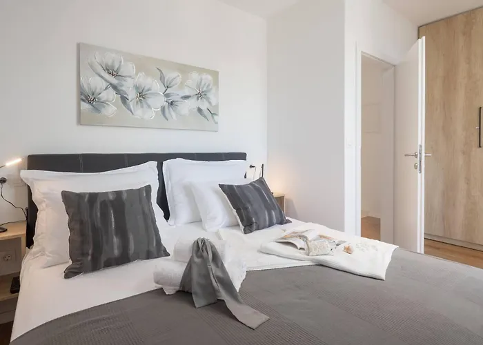 Holiday Home Mit Privatpool Fuer 7 Personen Ca- 119 M² In Jadrija- Dalmatien - Gespanscha By Interhome *