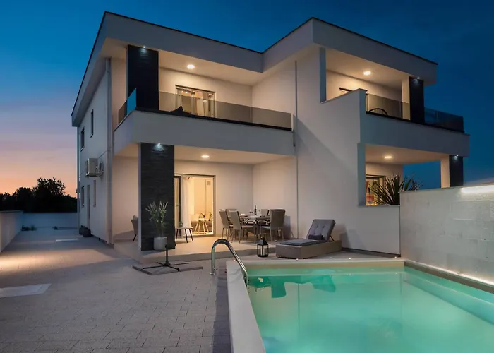 Mit Privatpool Fuer 7 Personen Ca- 119 M² In Jadrija- Dalmatien - Gespanscha By Interhome Jadrija