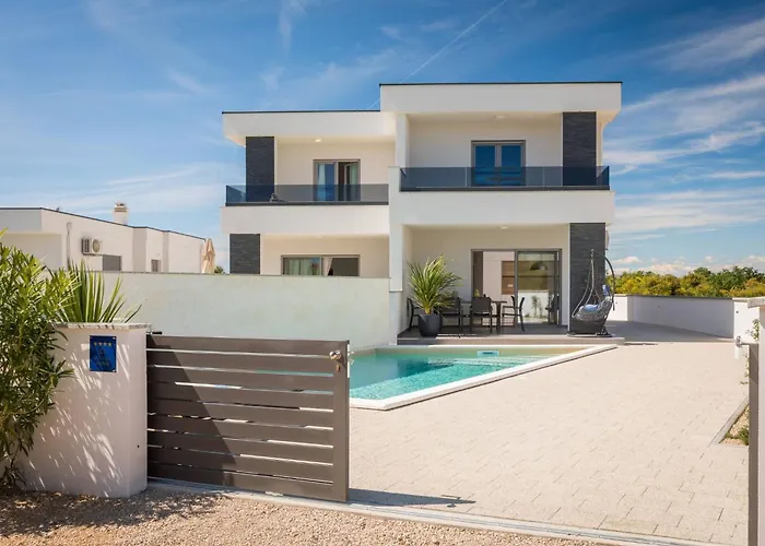 Mit Privatpool Fuer 7 Personen Ca- 119 M² In Jadrija- Dalmatien - Gespanscha By Interhome